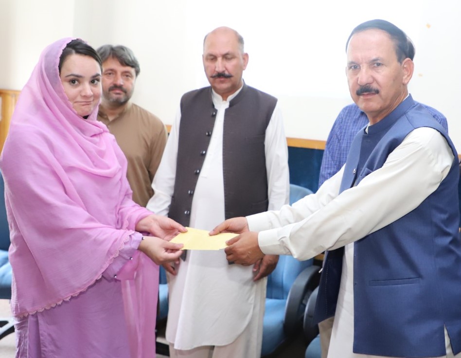 KIU Distributes Cheques Among Flood Affected Students